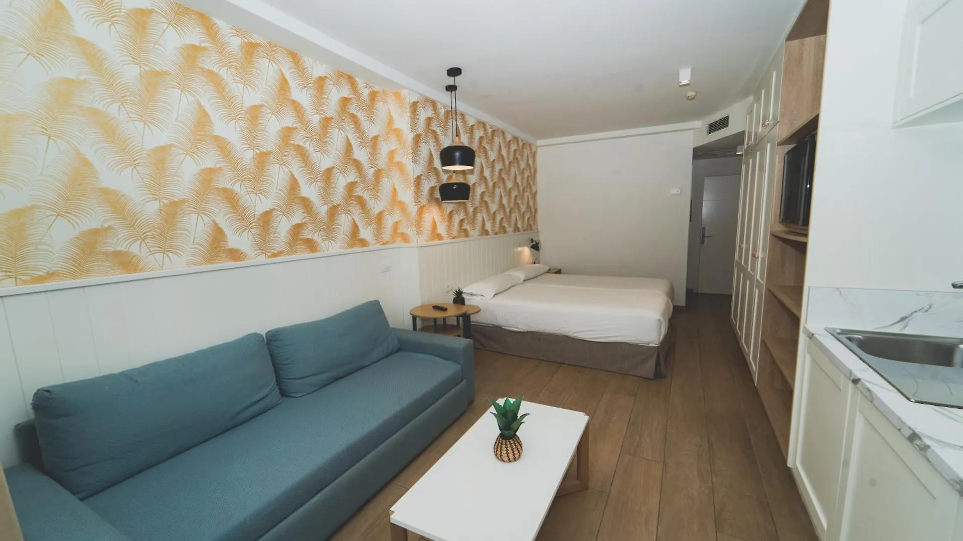 Los Olivos Beach Resort Адехе