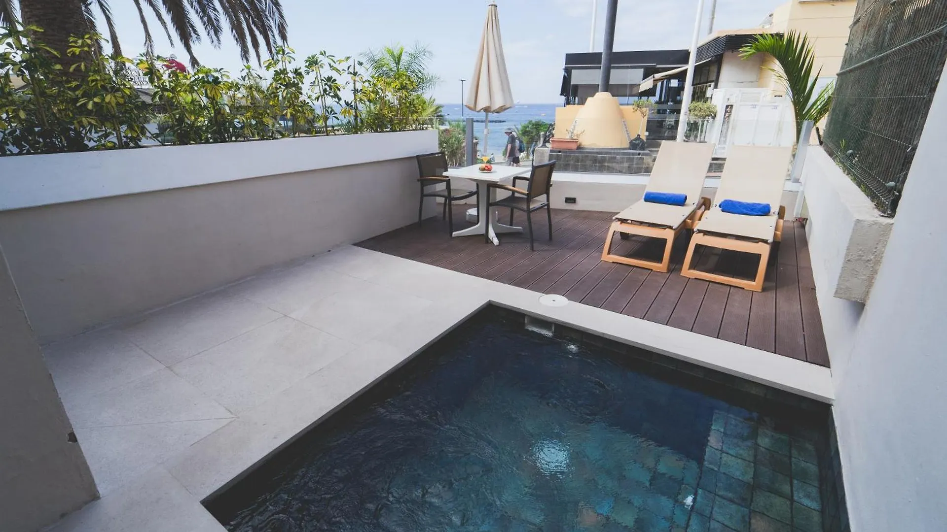Los Olivos Beach Resort Адехе