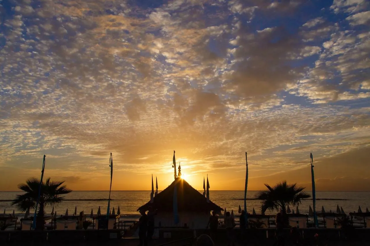 Los Olivos Beach Resort Адехе